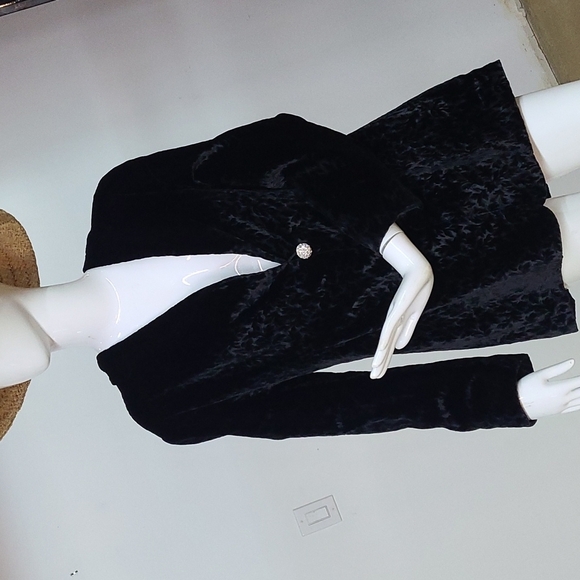 Capriccio Velvet Blazer - Picture 2 of 9